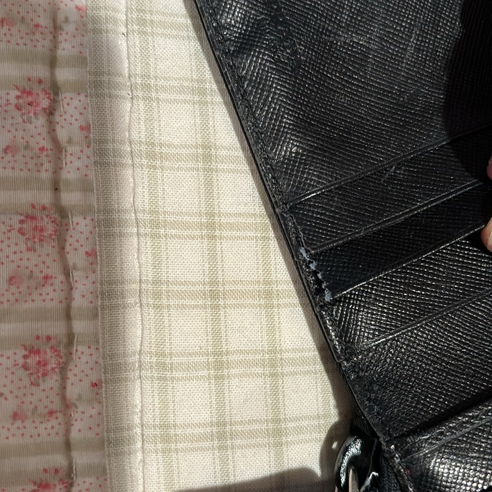 Prada vintage wallet some wear but beautiful - Picture 7 of 8